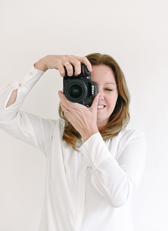 Mirjam Broekhof met haar camera